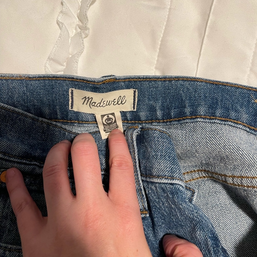 ⭐️ EUC Madewell Slim Crop Boy Jean Chewed Hem - SIZE 2 - Picture 7 of 13